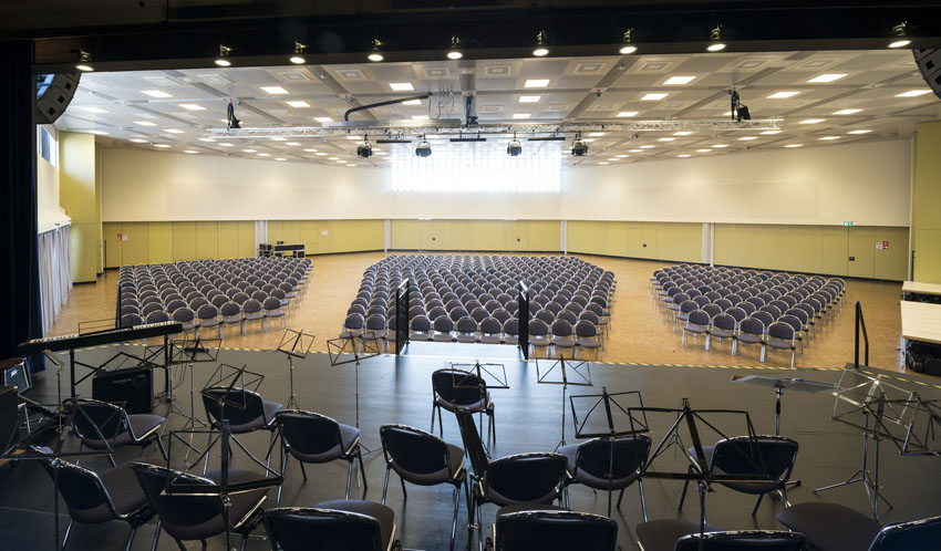 Saalbau Stadthalle Bergen Schelmenburgplatz 2 60388 Frankfurt Am Main